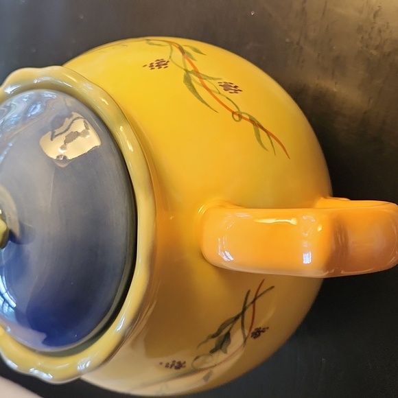 Pfaltzgraff Pistoulet 8 Cup Handpainted Blue &Yellow Stoneware Teapot w/ Lid - Picture 5 of 9